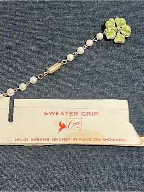 Vintage green flower sweater clip from the 1950s.